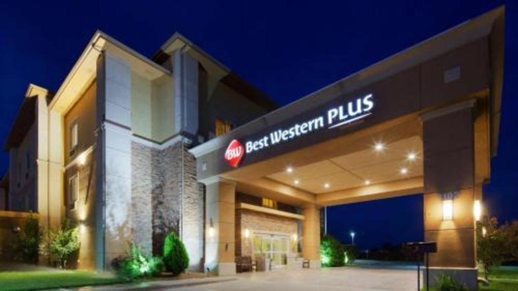 Western And Hotel 2*