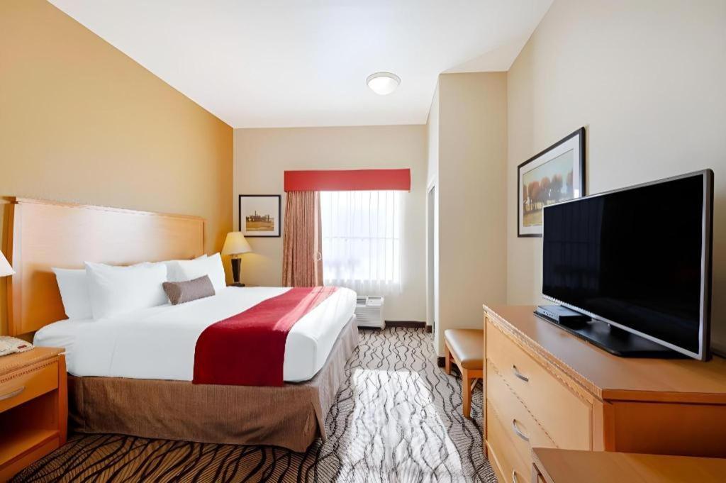 Western And Hotel 2*
