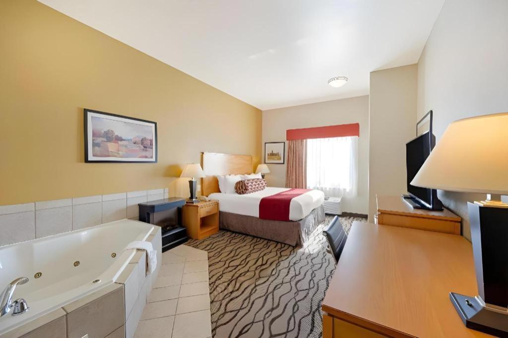 Western And Hotel 2*